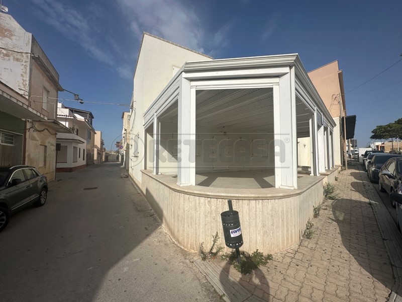 Attività commerciale in Vendita a Campobello di Mazara, 50 m², arredato