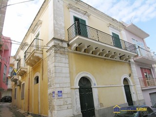 Casa Indipendente in Vendita a Pachino, 125'000€, 250 m²