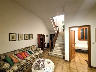 Casa Semi Indipendente in Vendita a San Miniato, zona Ponte a Egola, 330'000€, 250 m², con Box