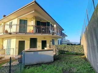 Trilocale in Vendita a Rosignano Marittimo, zona Nibbiaia, 135'000€, 65 m², arredato
