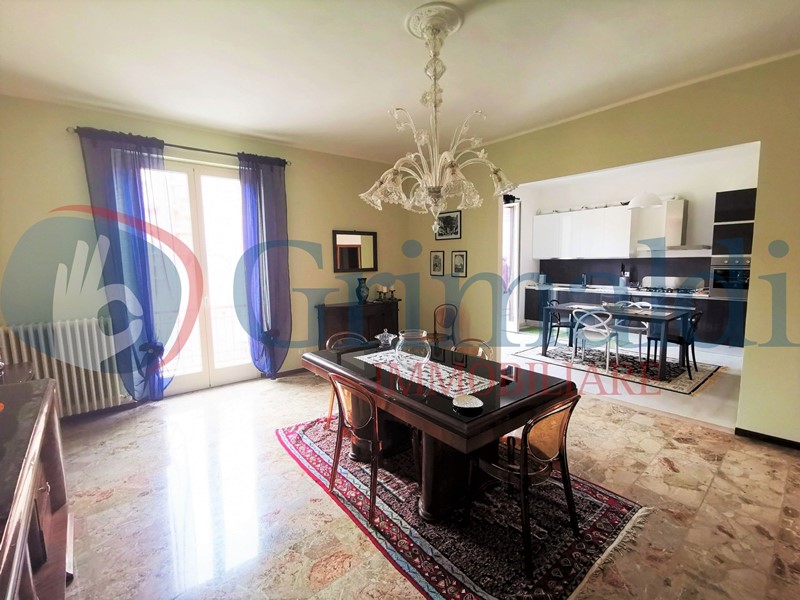 Quadrilocale in Vendita a Bastia Umbra, 175'000€, 160 m², arredato