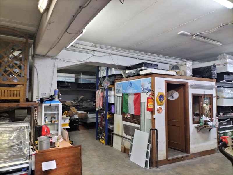 Magazzino in Vendita a Roma, 259'000&euro;, 322 m²