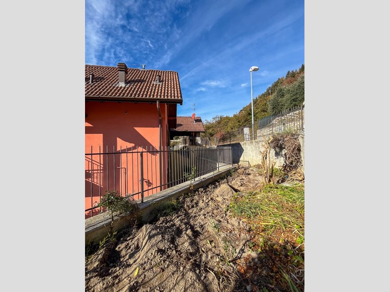 Trilocale in Vendita a Blessagno, 180'000€, 85 m²