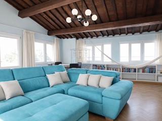 Appartamento in Vendita a Lucca, zona Centro storico, 690'000&euro;, 160 m²