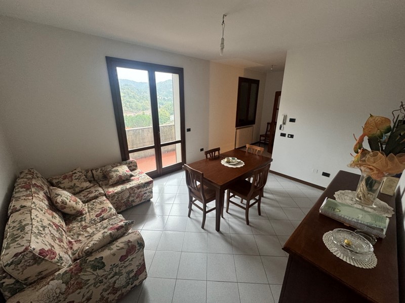 Quadrilocale in Vendita a Vernio, zona Mercatale, 165'000€, 80 m², con Box