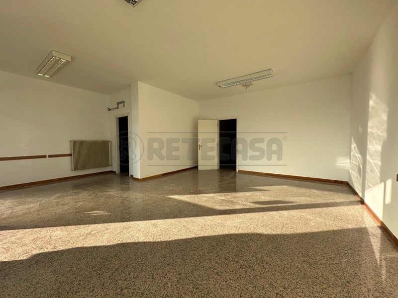 Ufficio in Vendita a Cartigliano, 89'000&euro;, 135 m²