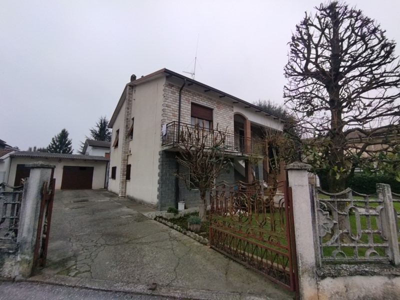 Casa Indipendente in Vendita a Martignana di Po, 175'000&euro;, 195 m², arredato, con Box
