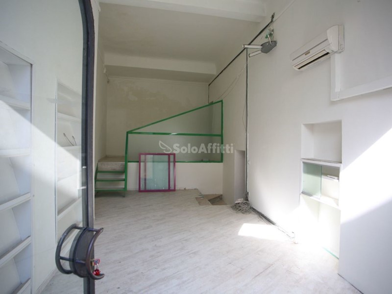 Capannone in Affitto a Siena, zona Centro storico, 1'200€, 90 m²