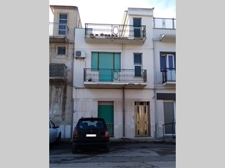 Casa Indipendente in Vendita a Vittoria, zona Via Adua n. 24 , 90'000€, 150 m²