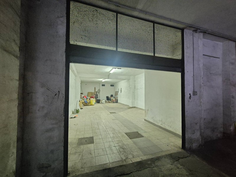 Box in Vendita a Roma, zona Casilina, 89'000€, 88 m²