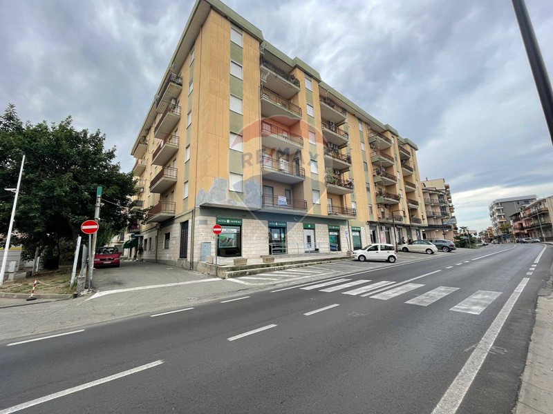 Appartamento in Vendita a Crosia, zona Mirto, 65'000€, 180 m²