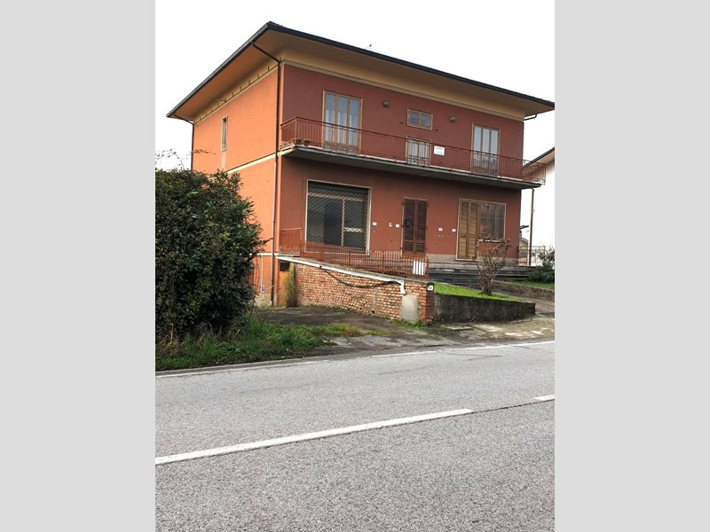 Casa Indipendente in Vendita a Monsummano Terme, 315'000€, 400 m², con Box