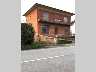 Casa Indipendente in Vendita a Monsummano Terme, 315'000€, 400 m², con Box