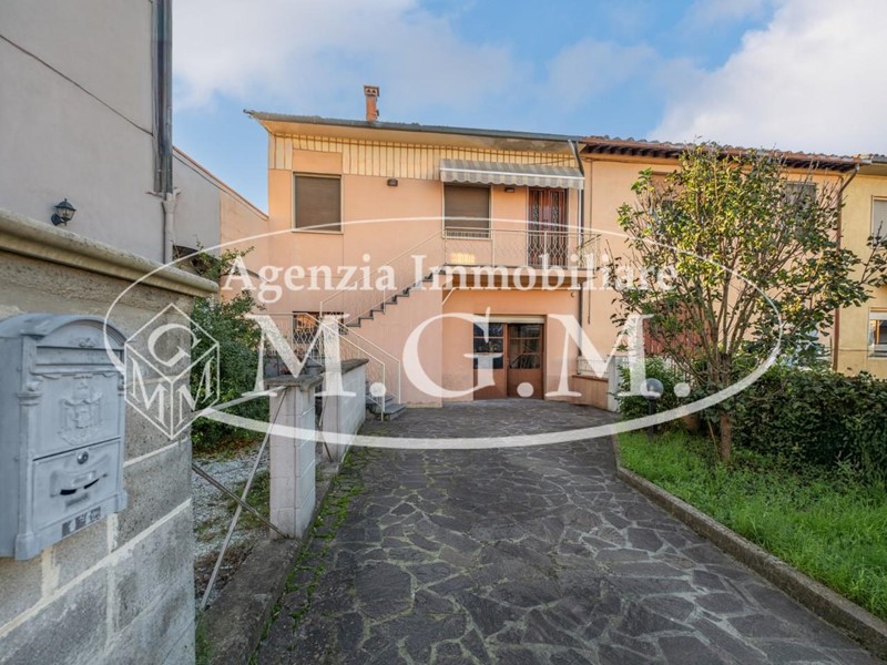 Quadrilocale in Vendita a Buti, zona Cascine, 198'000€, 77 m², arredato, con Box