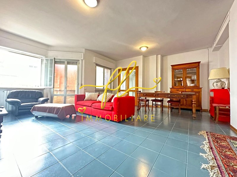 Appartamento in Vendita a Cecina, 300'000€, 180 m²