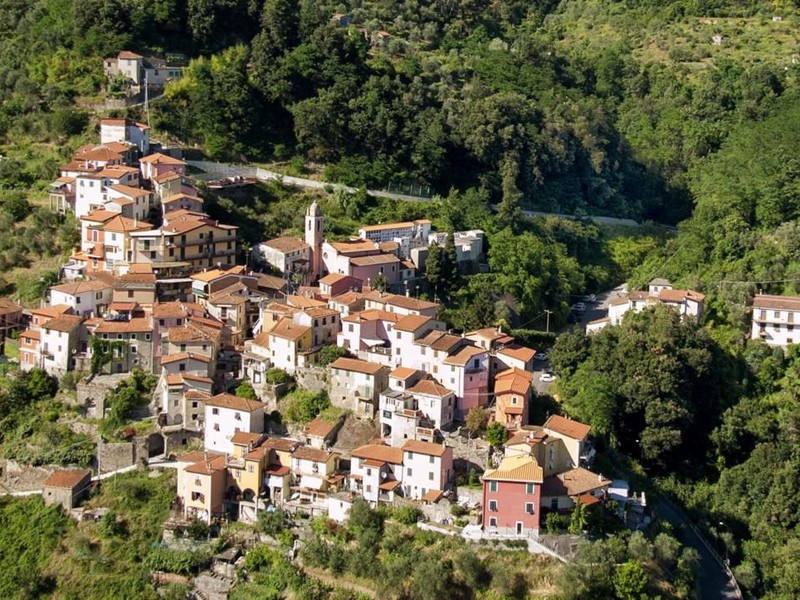 Casa Semi Indipendente in Vendita a Follo, zona Carnea, 85'000€, 92 m², arredato