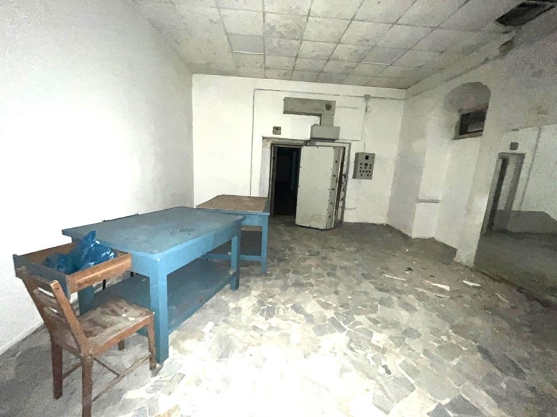 Magazzino in Vendita a Napoli, 73'000€, 260 m²