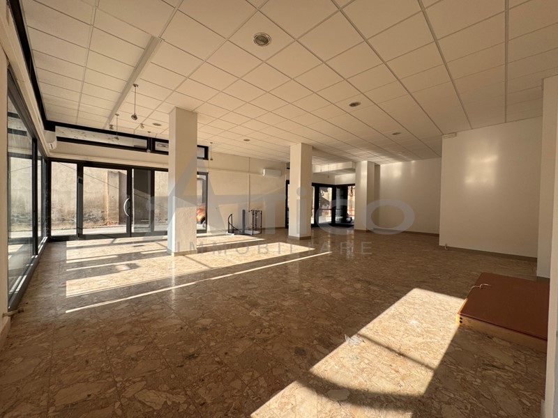 Immobile commerciale in Affitto a Rovigo, zona Centro cittÃ, 1'100€, 200 m²