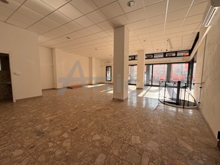 Immobile commerciale in Affitto a Rovigo, zona Centro cittÃ, 1'100€, 200 m²