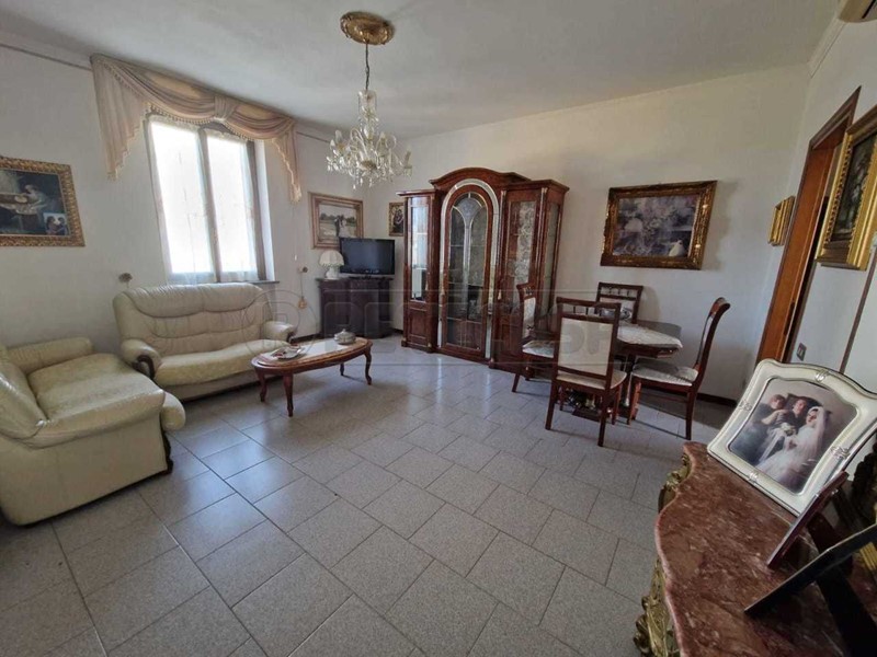 Quadrilocale in Vendita a Cremona, 189'900€, 128 m², con Box