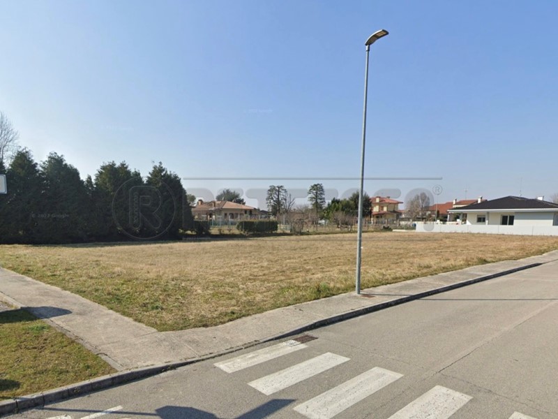 Terreno edificabile in Vendita a Castions di Strada, 59'000€, 900 m²