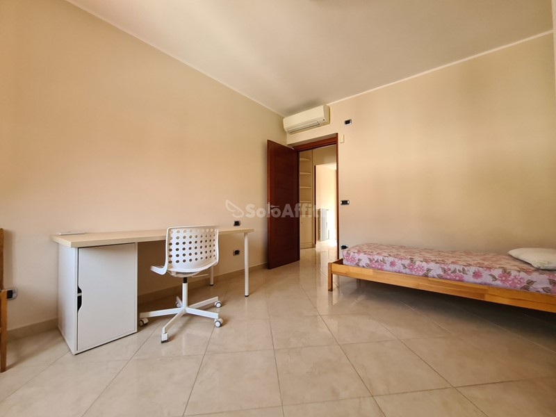 Stanza in Affitto a Catanzaro, zona Fortuna, 210€, 125 m², arredato