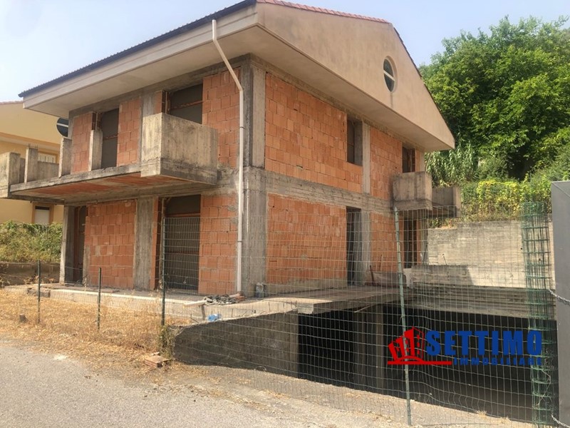 Villa in Vendita a Savoca, 200'000€, 360 m²