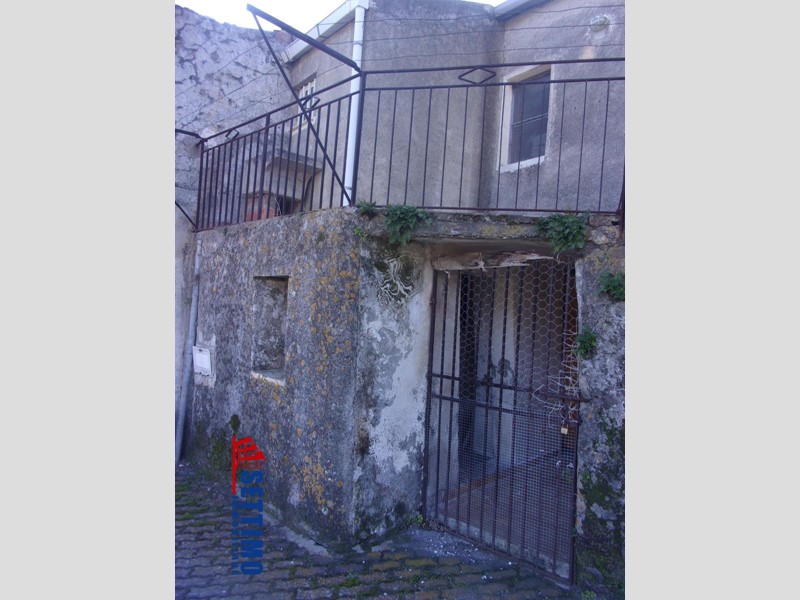 Villa in Vendita a Savoca, 37'000€, 60 m²