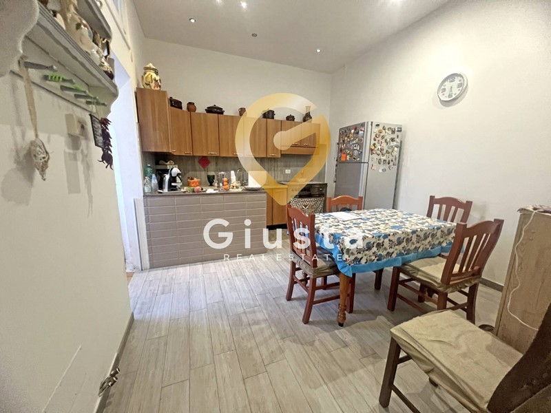 Trilocale in Vendita a Brindisi, zona Commenda, 84'000€, 84 m²