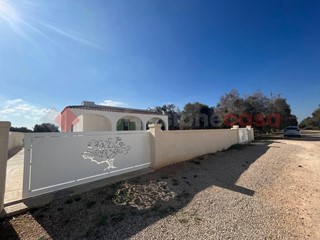 Villa in Vendita a Manduria, 249'000€, 156 m², arredato