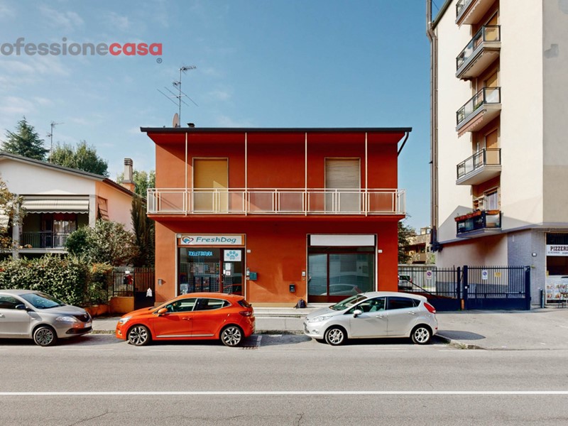 Villa in Vendita a Gessate, 420'000€, 315 m²