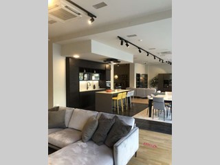 Immobile commerciale in Vendita a Forlì, 514'500€, 1783 m²