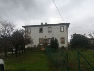Villa in Vendita a Capannori, zona Pieve di Compito, 400'000€, 800 m²