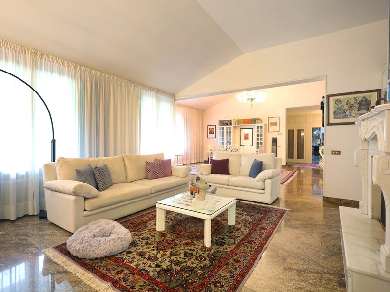 Villa in Vendita a Santa Croce sull'Arno, 400'000€, 350 m², arredato