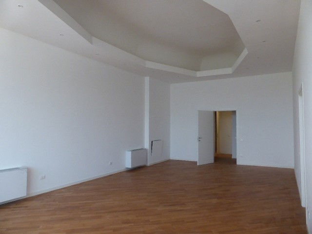 Ufficio in Affitto a Quarto d'Altino, 2'500€, 300 m²