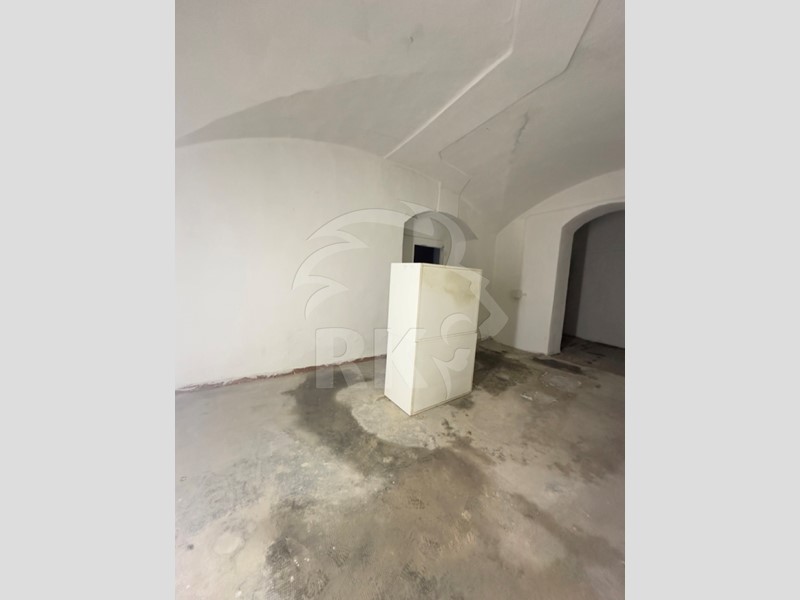 Capannone in Vendita a Bologna, zona Centro Storico, 25'000€, 47 m²