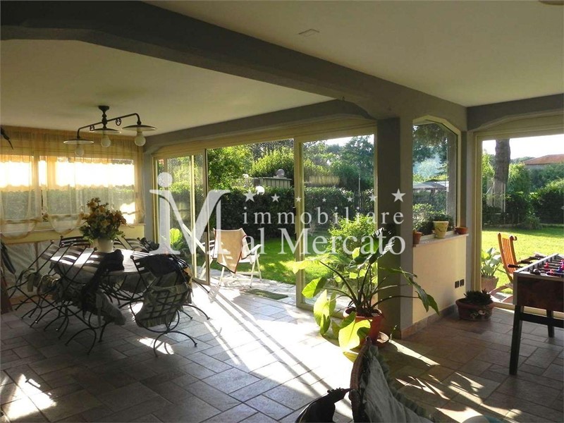 Villa in Vendita a Viareggio, 650'000€, 210 m², arredato