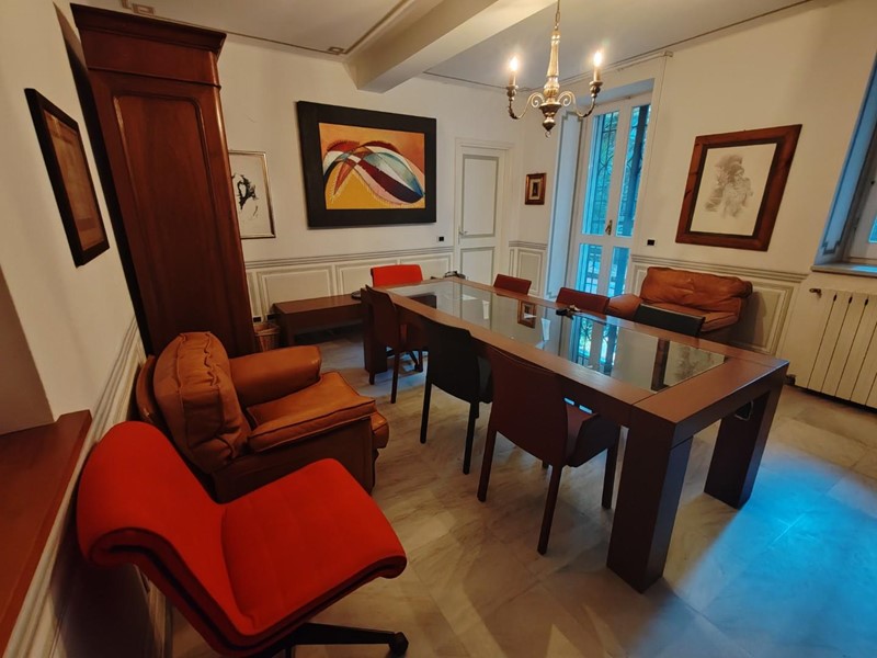 Ufficio in Vendita a Massa, 180'000€, 60 m²