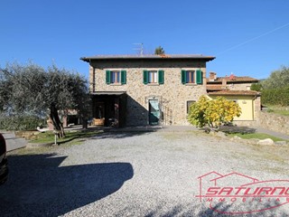 Casa di corte in Vendita a Capannori, zona Tofori, 700'000€, 220 m²