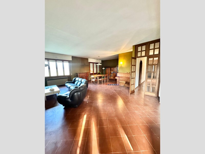 Villa in Vendita a San Giuliano Terme, zona Gello, 530'000€, 330 m²