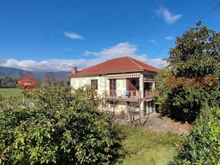 Villa in Vendita a Cumiana, 219'000€, 250 m²