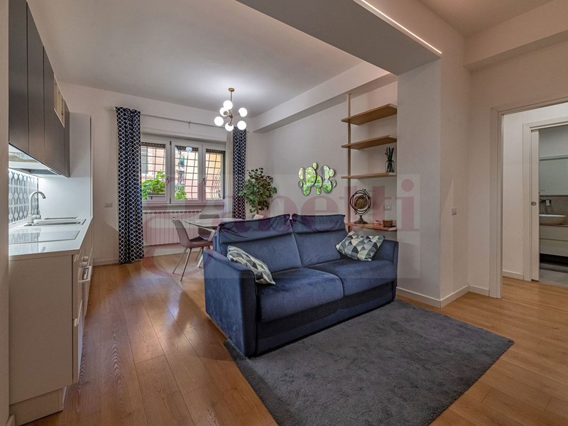 Bilocale in Vendita a Roma, 440'000€, 65 m², arredato