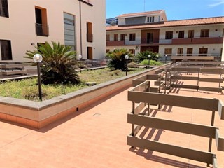 Bilocale in Vendita a Acireale, zona Santa Tecla, 125'000€, 70 m², con Box