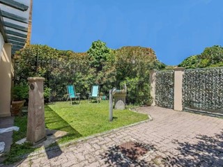 Casa Semi Indipendente in Vendita a Pietrasanta, zona Marina Di Pietrasanta, 980'000€, 125 m²