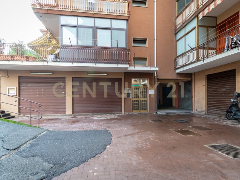 Quadrilocale in Vendita a Santa Venerina, 67'000€, 107 m²