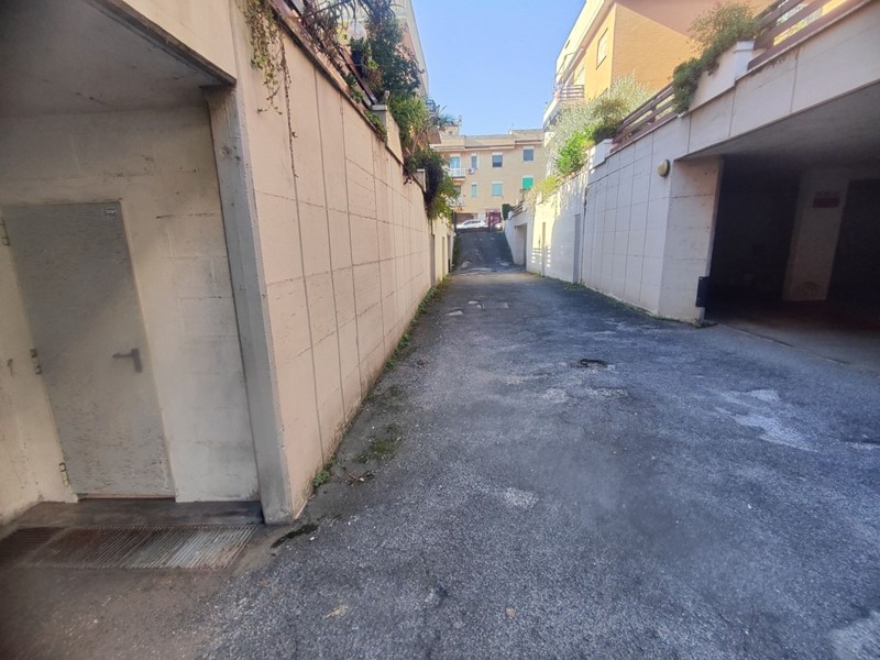 Capannone in Vendita a Tivoli, zona Villa Adriana, 7'000&euro;, 14 m²