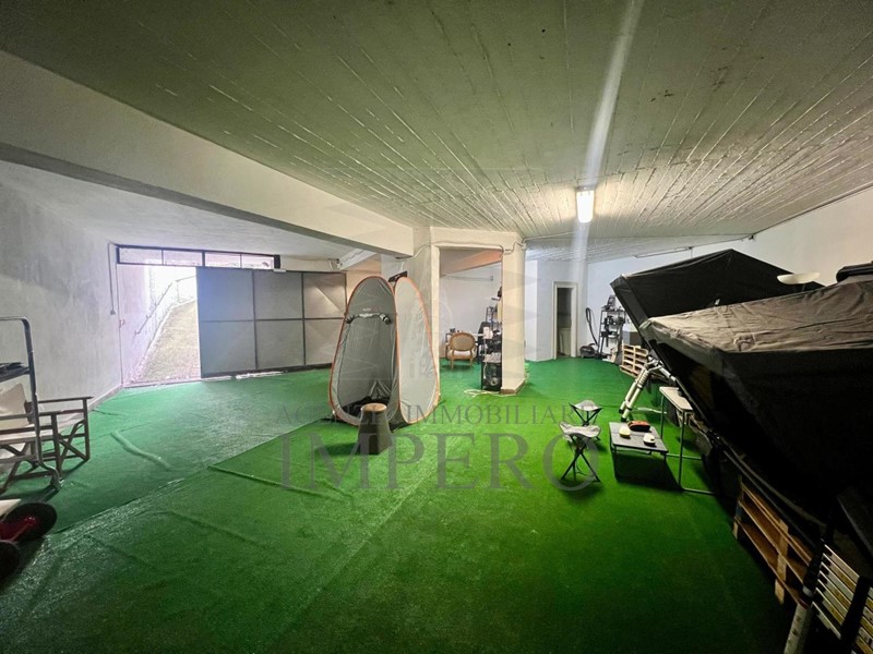 Magazzino in Vendita a Ventimiglia, zona Centro, 130'000€, 107 m²