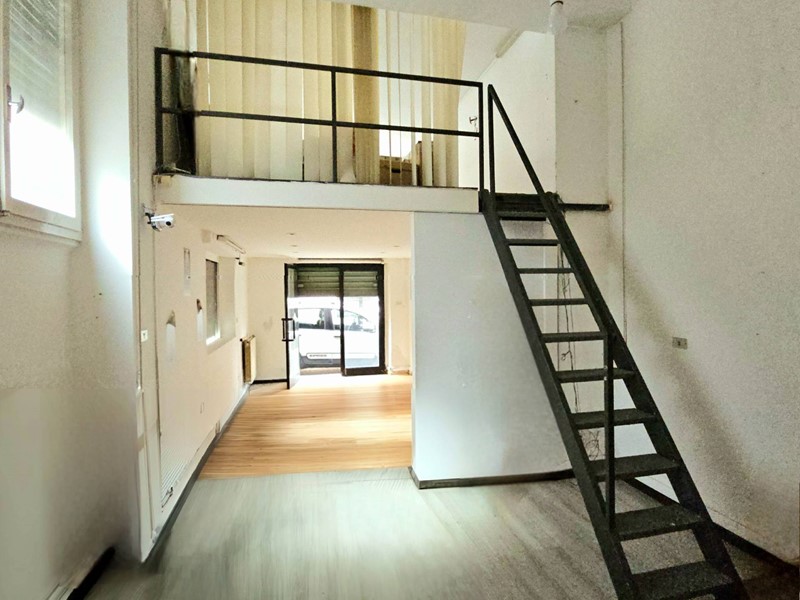 Immobile commerciale in Vendita a Teramo, zona Centro Storico, 54'000€, 50 m²