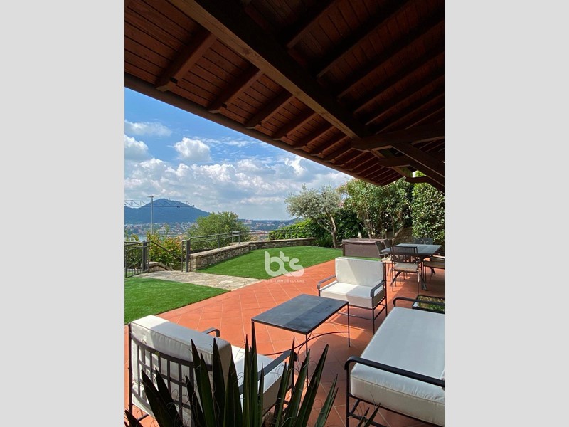 Casa Semi Indipendente in Vendita a Sarnico, 850'000€, 317 m², arredato