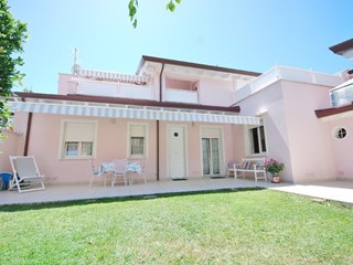 Casa Indipendente in Affitto a Pietrasanta, zona Tonfano, 4'000€, 120 m², arredato